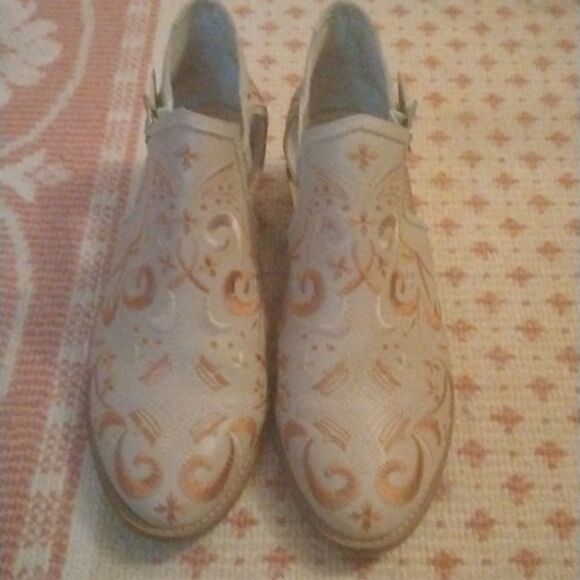 Kelsi Dagger    - Picture 4 of 12